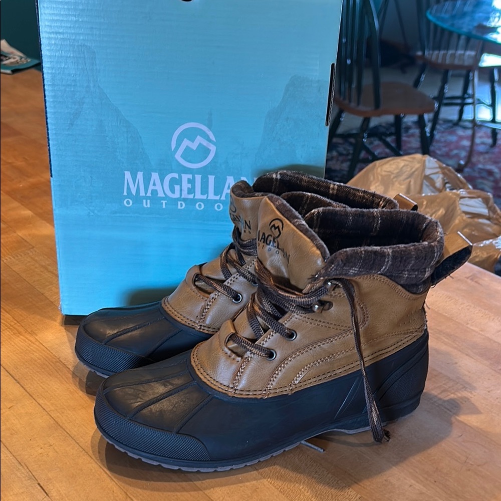 Magellan Outdoors Boy’s Duck Boot III Size 6